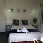 4 On Highworth Apartments And Studios
