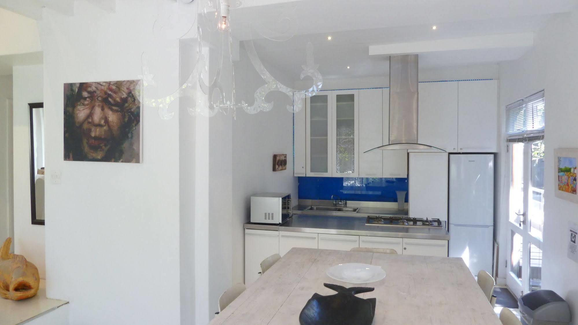 Apartment 4 On Highworth And Cape Town