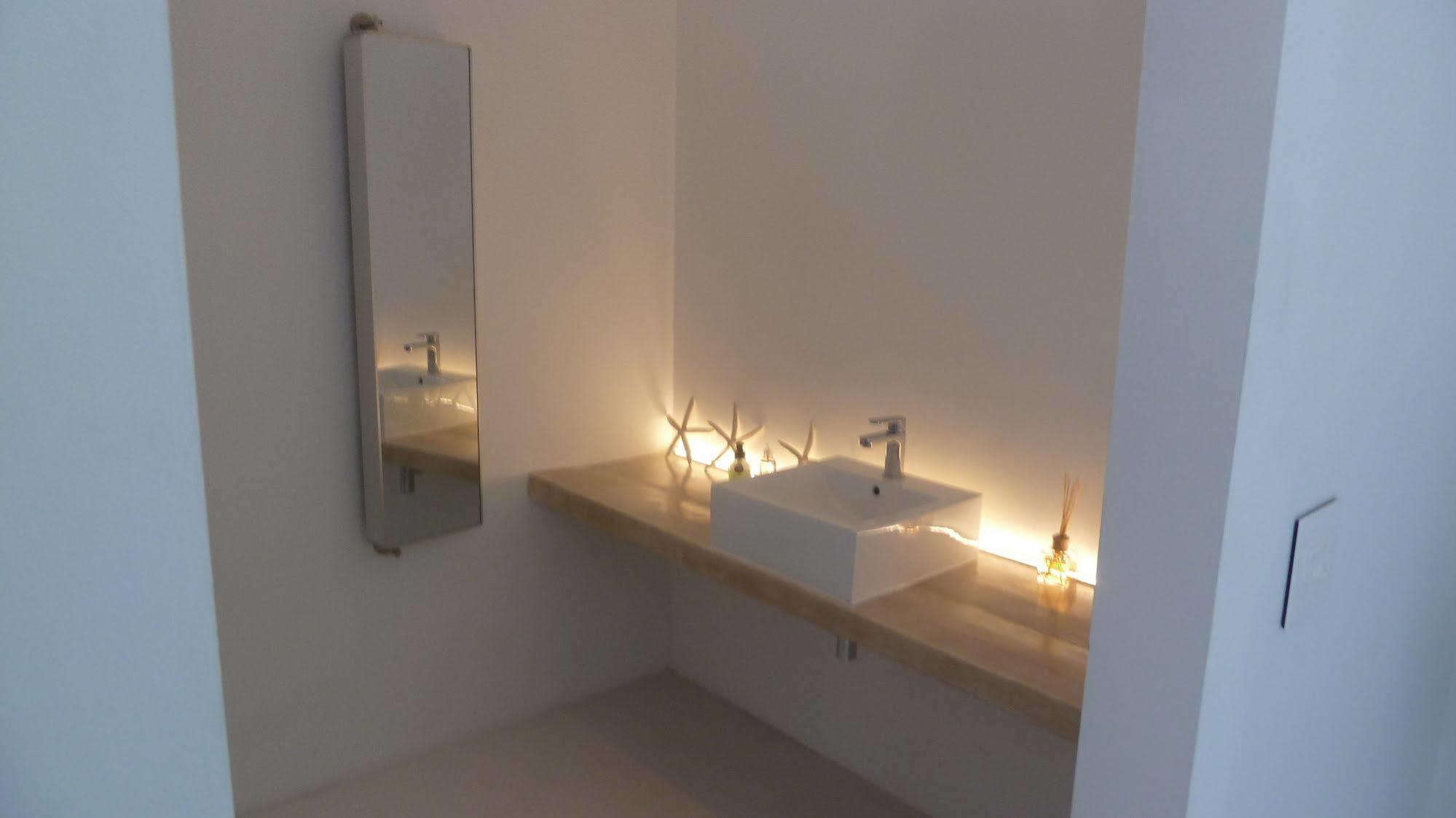 4 On Highworth And Apartment *
